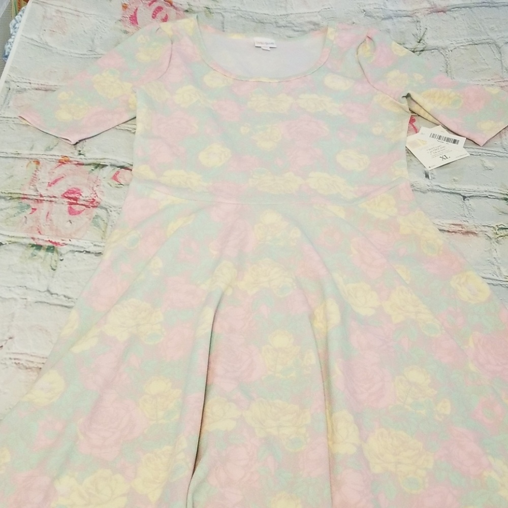 Lularoe Nicole - Picture 3 of 5